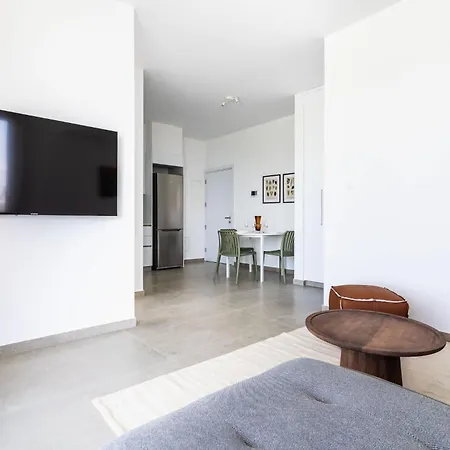 Modern 1br With Balcony & Free Parking Appartement *