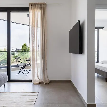 Appartement Modern 1br With Balcony & Free Parking