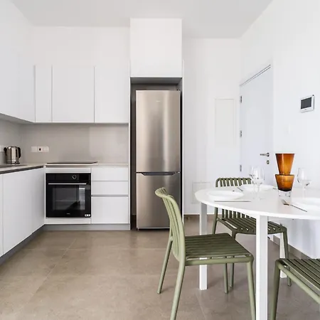 Appartement Modern 1br With Balcony & Free Parking Livadhia