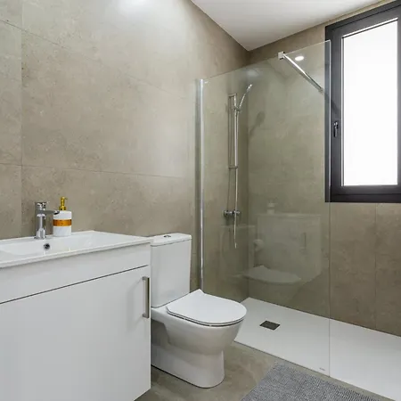 Appartement Modern 1br With Balcony & Free Parking Livadhia