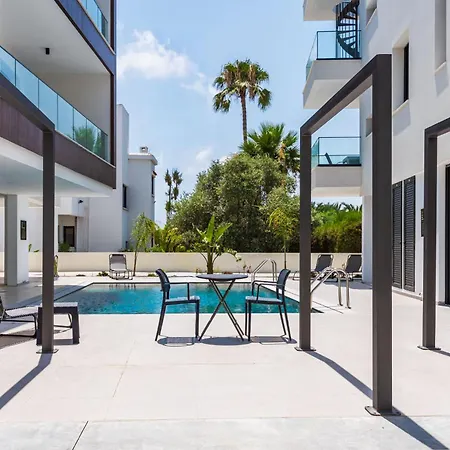 Modern 1br With Balcony & Free Parking Appartement *