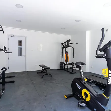 Modern 1br With Balcony & Free Parking Appartement Livadhia