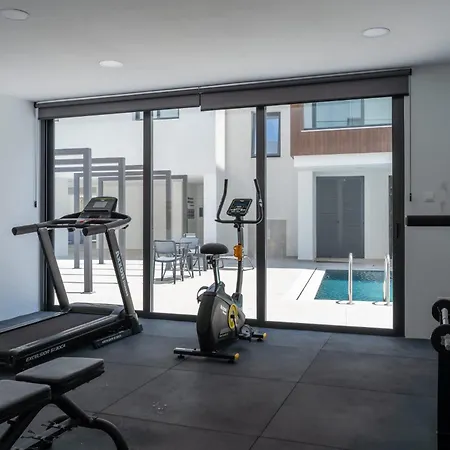 Modern 1br With Balcony & Free Parking
